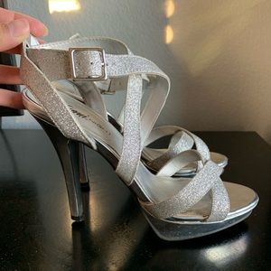 SILVER GLITTER HEELS FIONI SIZE 5 1/2